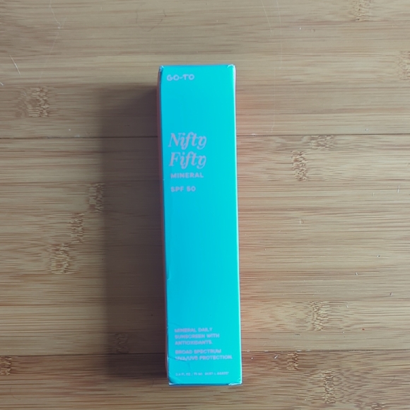 Go-To Nifty Fifty Mineral SPF 50 - Picture 1 of 11